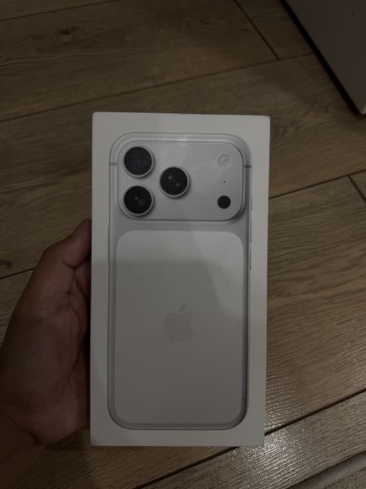 Продаётся iPhone 17 Pro, 256 GB.