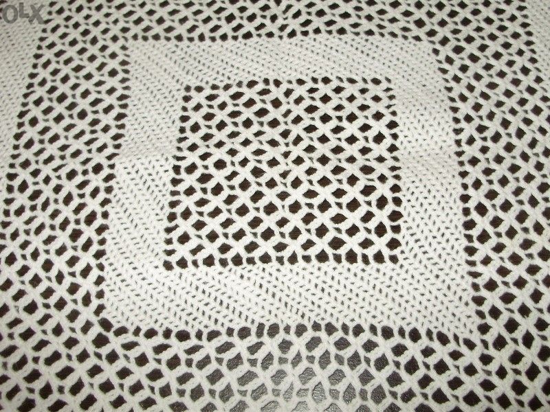 Карета българска бродерия и плетени на една игла