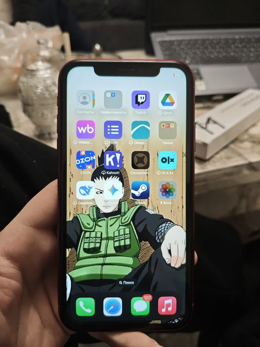 Iphone xr  Никаких царапин нет ,все работает
Коробки нету,к телефону п