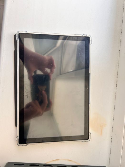 Планшет продам 2-х симчетый.