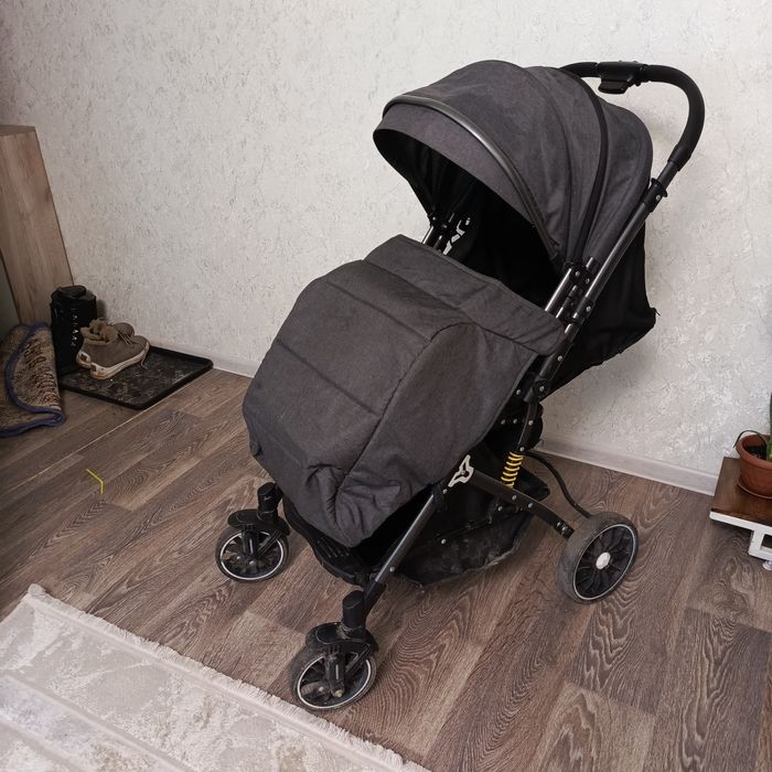 Продам прогулочную коляску