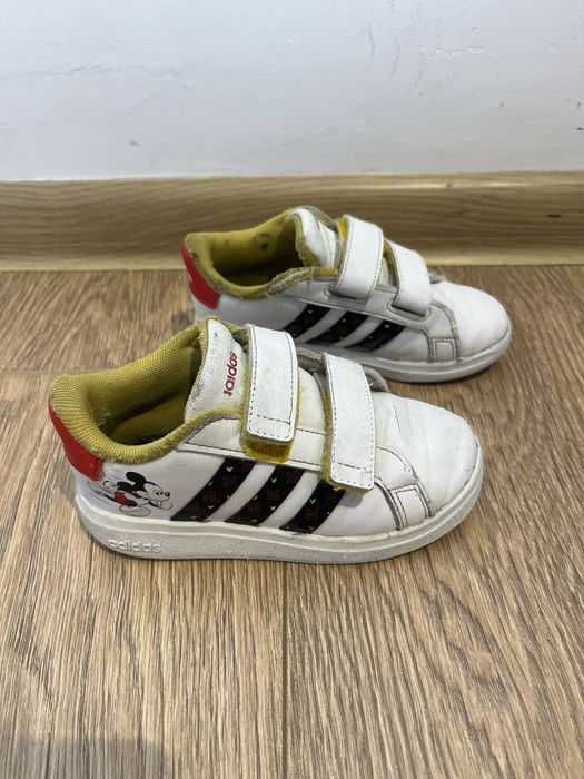 Маратонки Адидас 26н