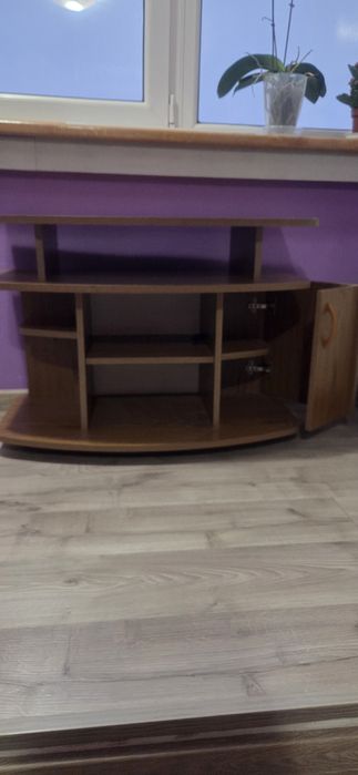 Masa tv cu roti dimensiuni,înălțime 65cm.latime 50cm lungime 90cm. i