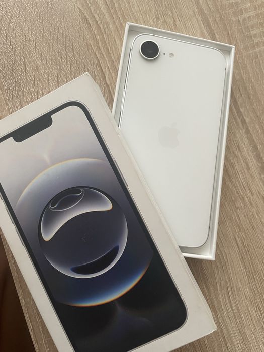Продавам iphone 16 e