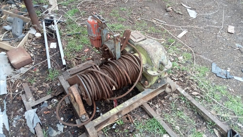 Лебёдка монтажная.