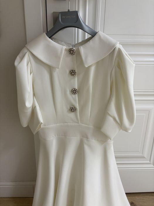 Нарядное белое платье