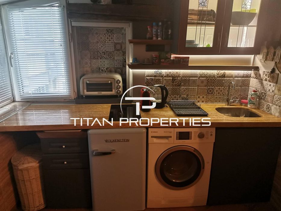 Дава се под наем Едностаен апартамент в Бургас, Център - 30 кв.м за 306 € - Снимка #1