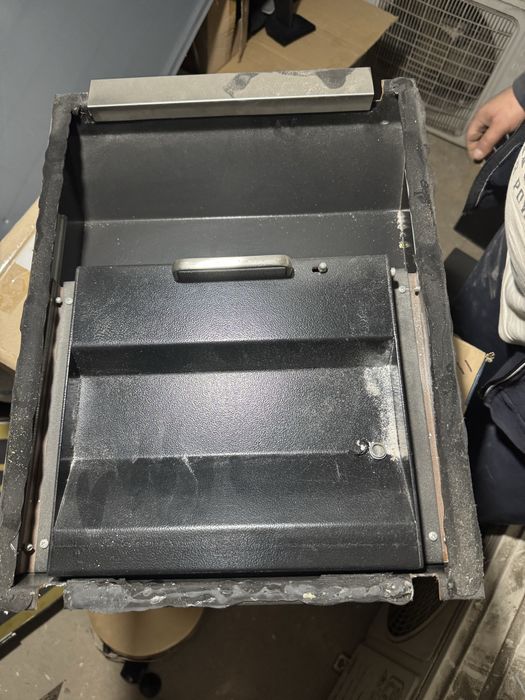 Geam blindat /sertar transfer valori pt. amanet/casa de schimb valutar