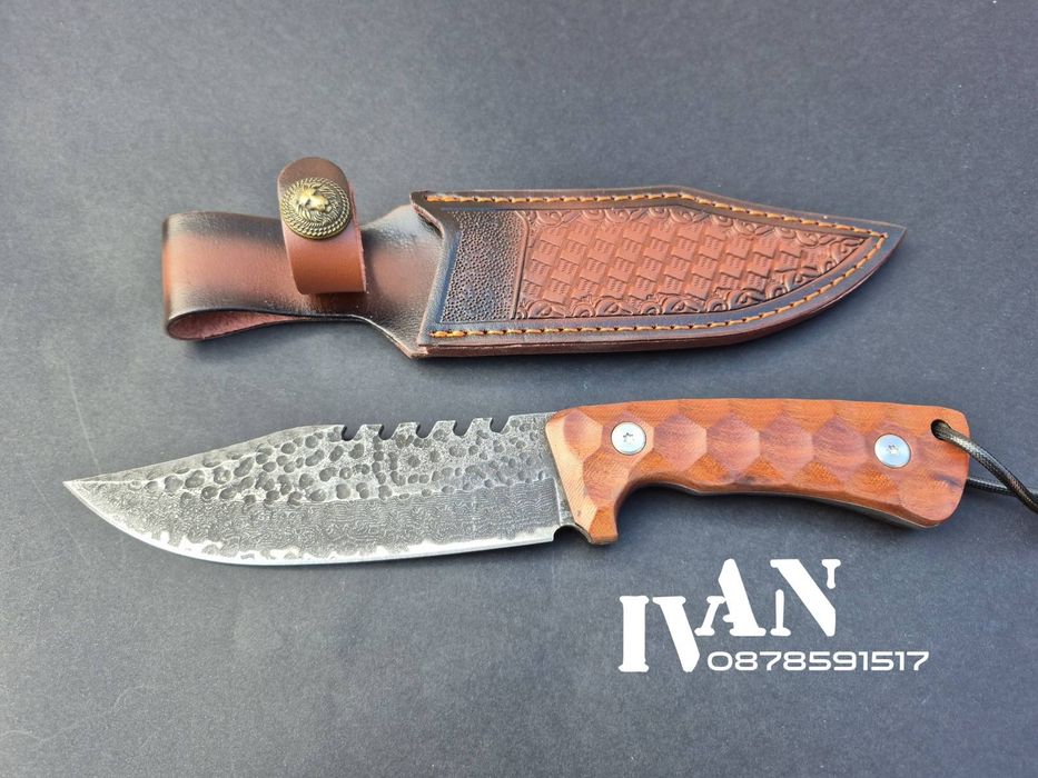 Ловен нож от Дамаска стомана 67 слоя и сърцевина VG10 с кожена кания