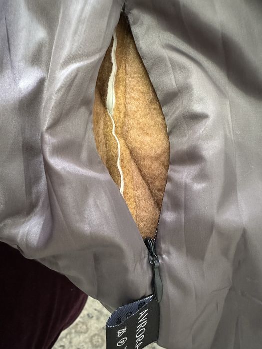 Продоется куртка