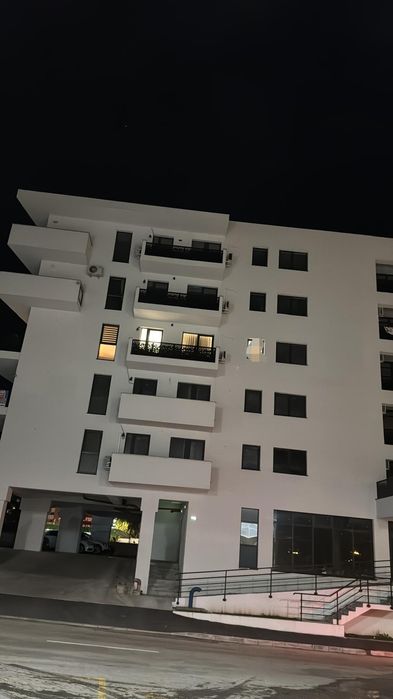 Închiriez Garsoniera noua tip Studio centrală, cu parcare