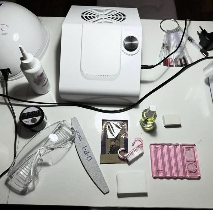 Срочно продам Всё для маникюра,