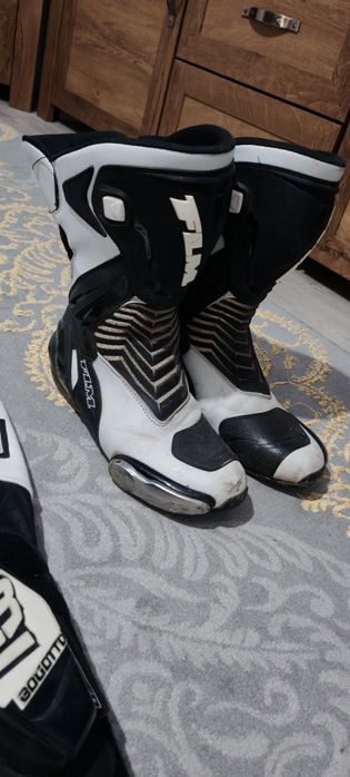 Echipament motocicletă FLM de vânzare