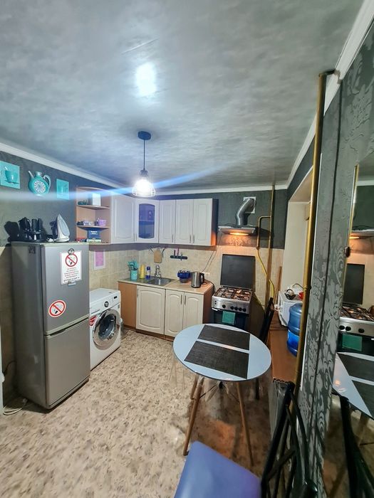 Посуточно 1 ком .кв в 6 мкр , есть бойлер , интернет.