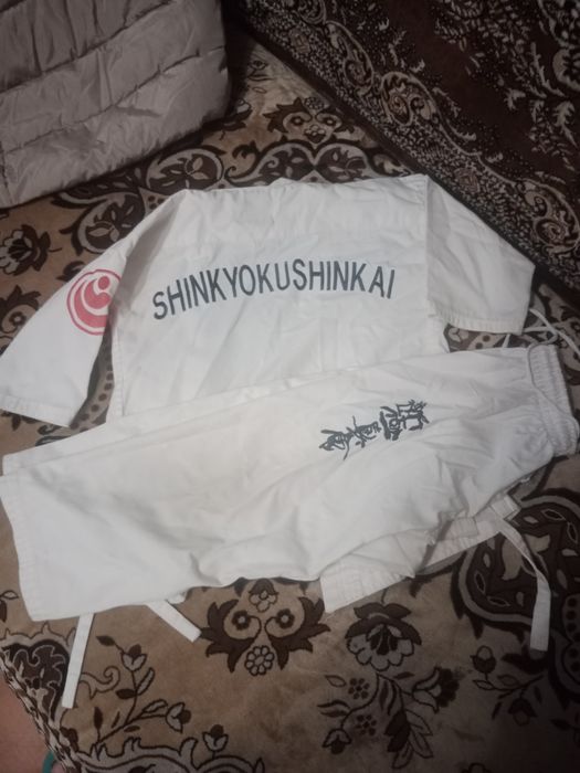 Продам кимоно для каратэ.