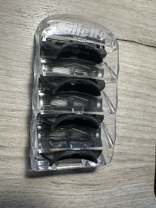 Сменные кассеты Gillette fusion 5. Оригинал 5 лезвий. 4 шт в кассетет