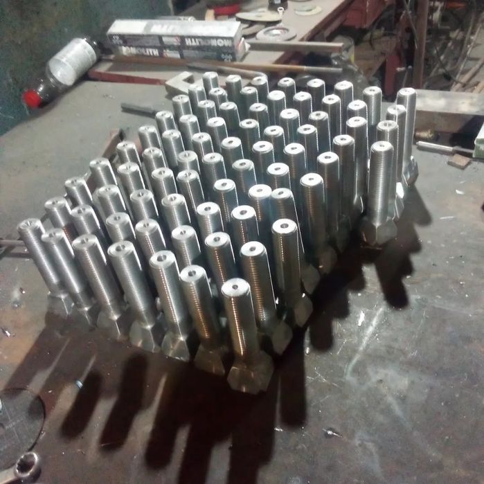 Токарный фрезерный сверловка  работой