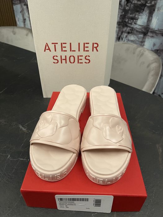 Slapi Valentino Garavani