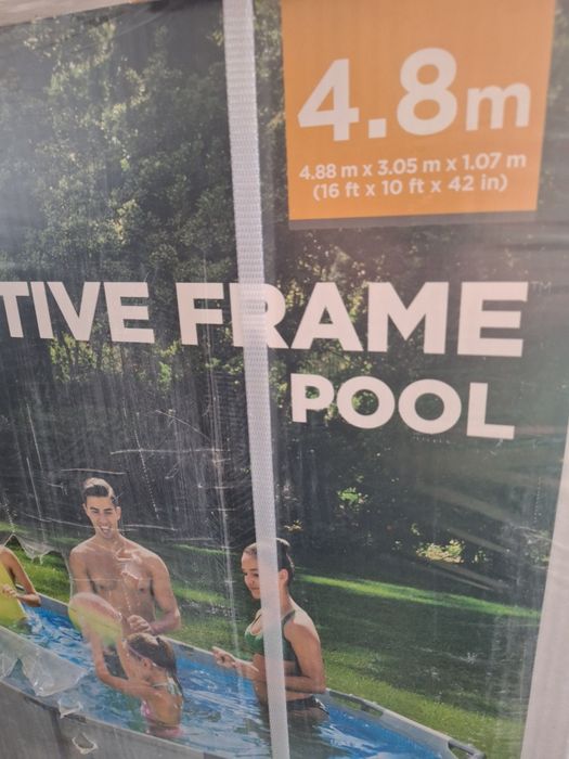 Piscina  nouă de vânzare