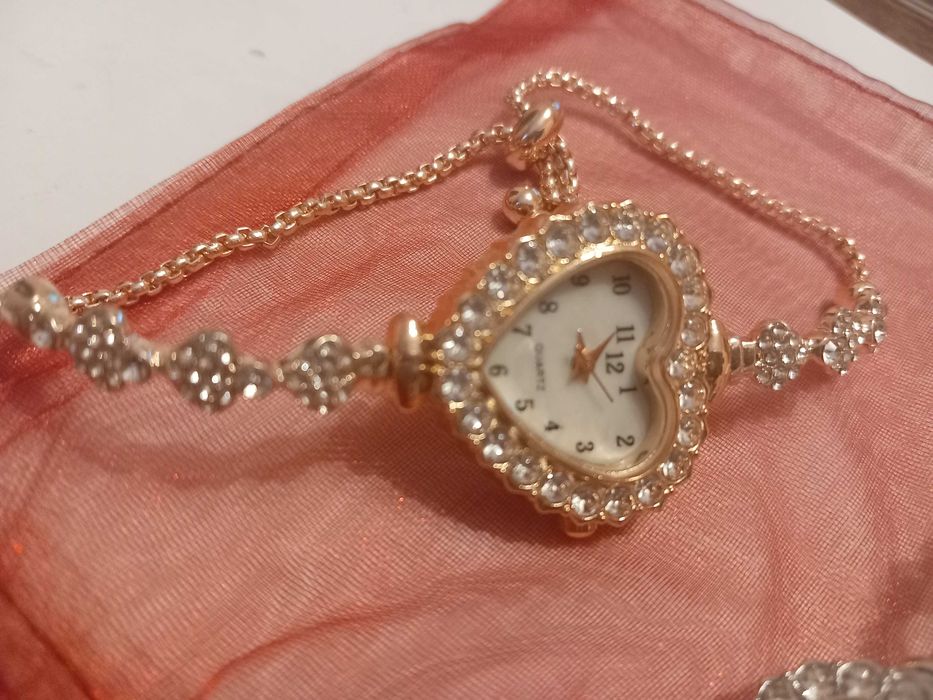 2 cesauri Noi  placate Aur Roz si alb