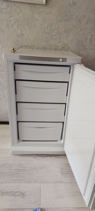 Продам морозилку Indesit