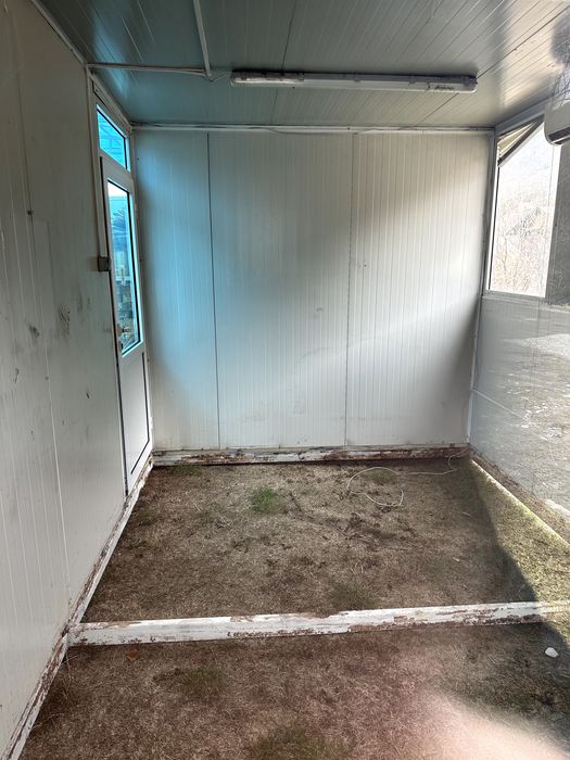 Продава 2 броя контейнери/фургон/ за живеене, офис или бизнес.