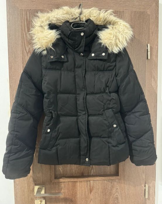 Geacă groasă cu glugă