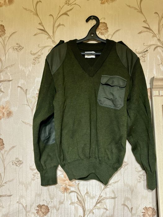 Свитера разных расцветок