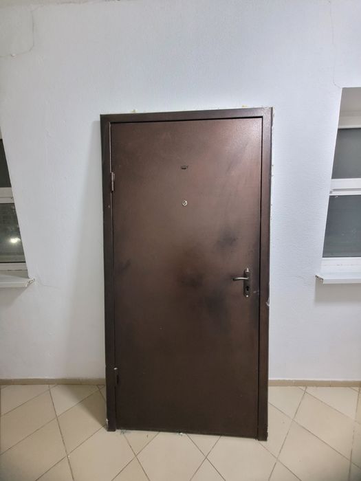 Продаётся дверь входная