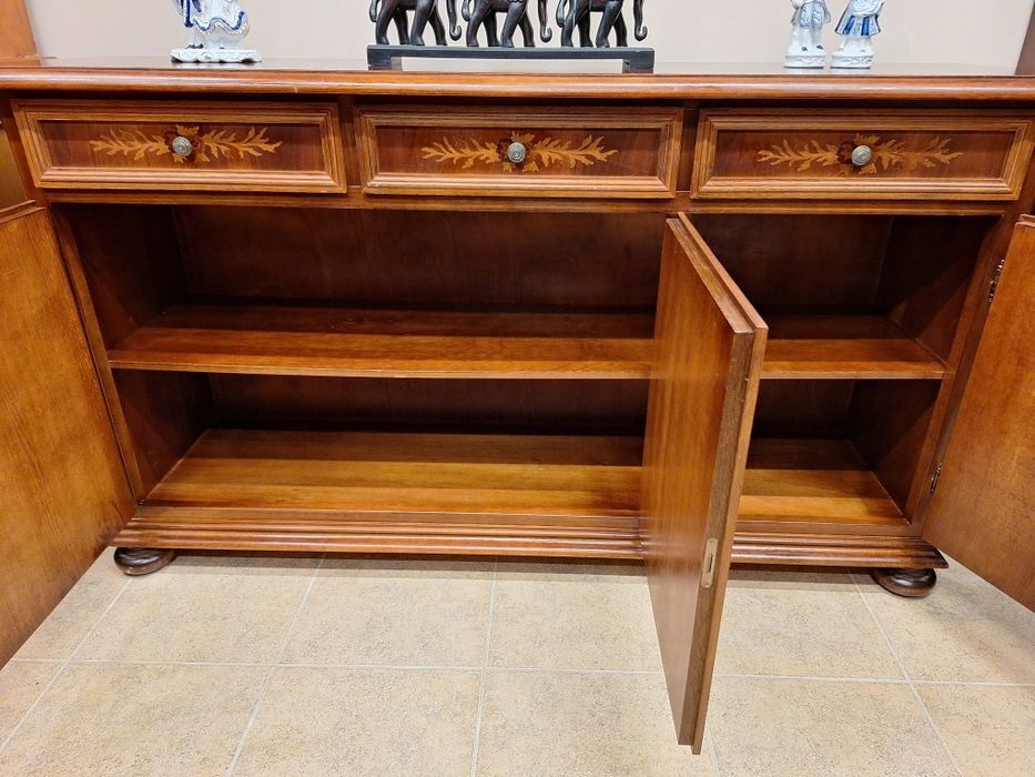 Луксозен комод, скрин, шкаф с богата Интарзия