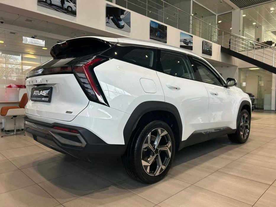 Geely ATLAS  2025 года.