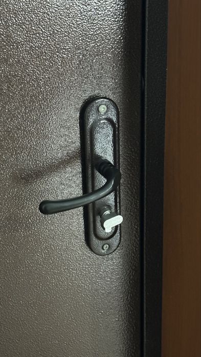 Входная дверь продается