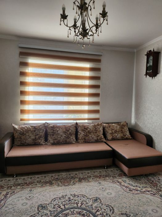 Угловой диван коричневый