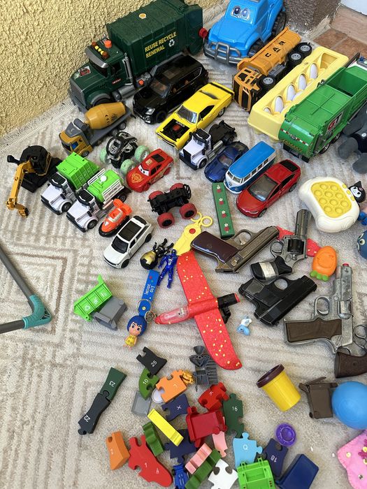 Продам большой пакет игрушек