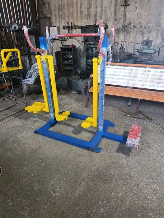 Уличный тренажёр.