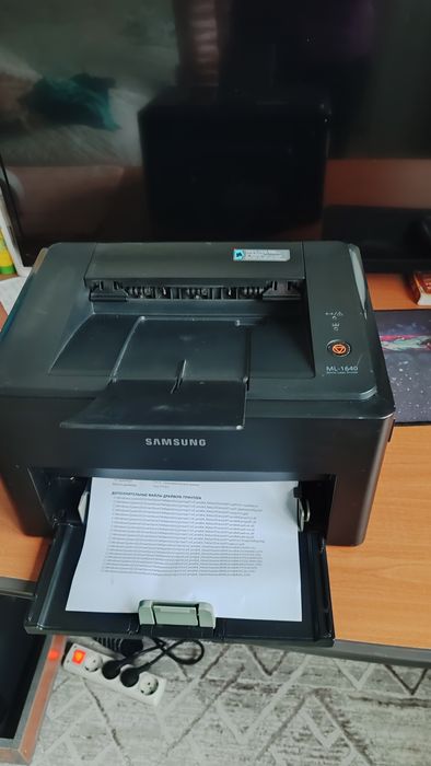 Продается принтер. Samsung в отличном состоянии все работает .