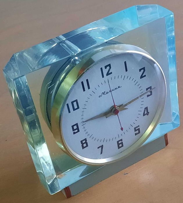 Часы настольные «Молния»