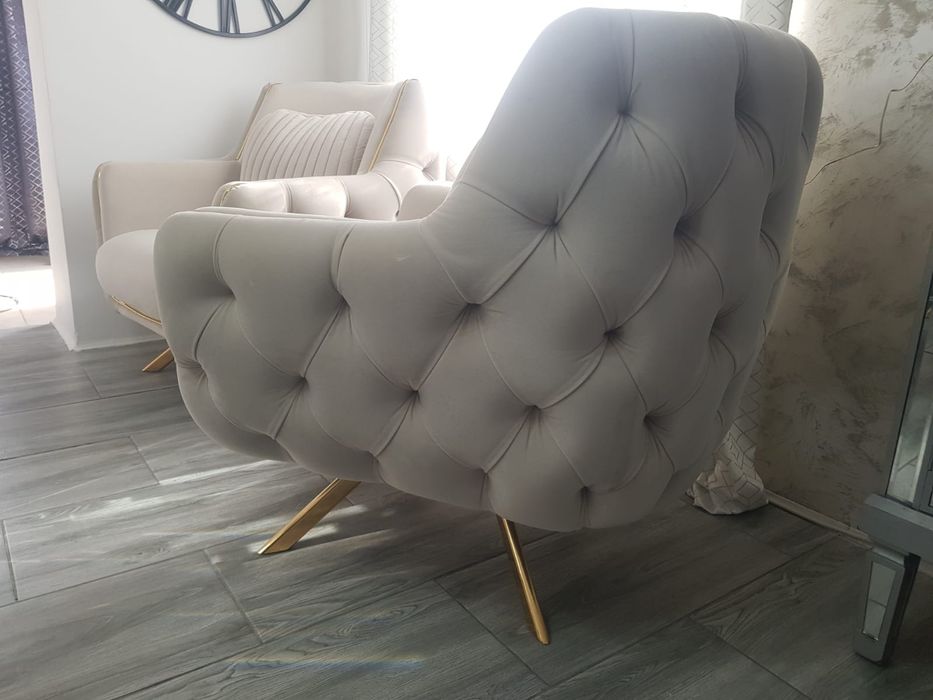 Canapea  chesterfield
