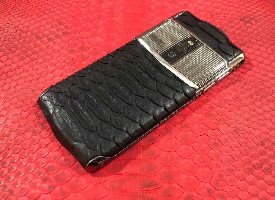 Подмяна на кожите за всички модели на Vertu