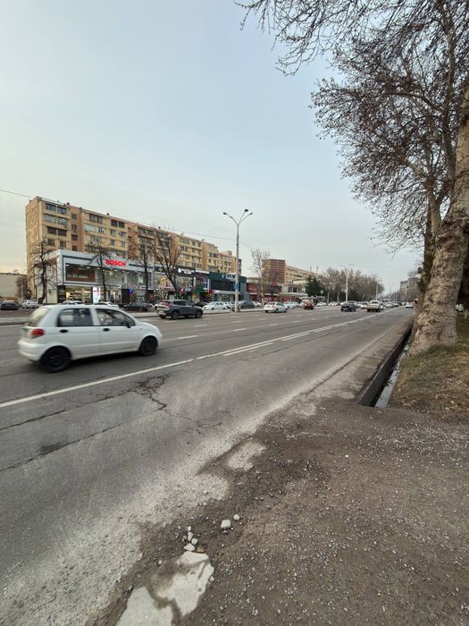 Ул. Амир Темура 3.3сот земля вдоль дороги угловой