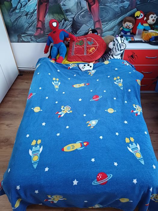 Vând pătuț .comoda și noptiera