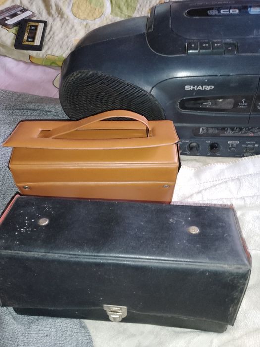 2 suporturi cu casete vechi