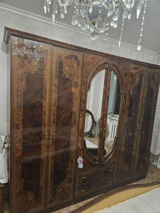 Продам спальный гарнитур