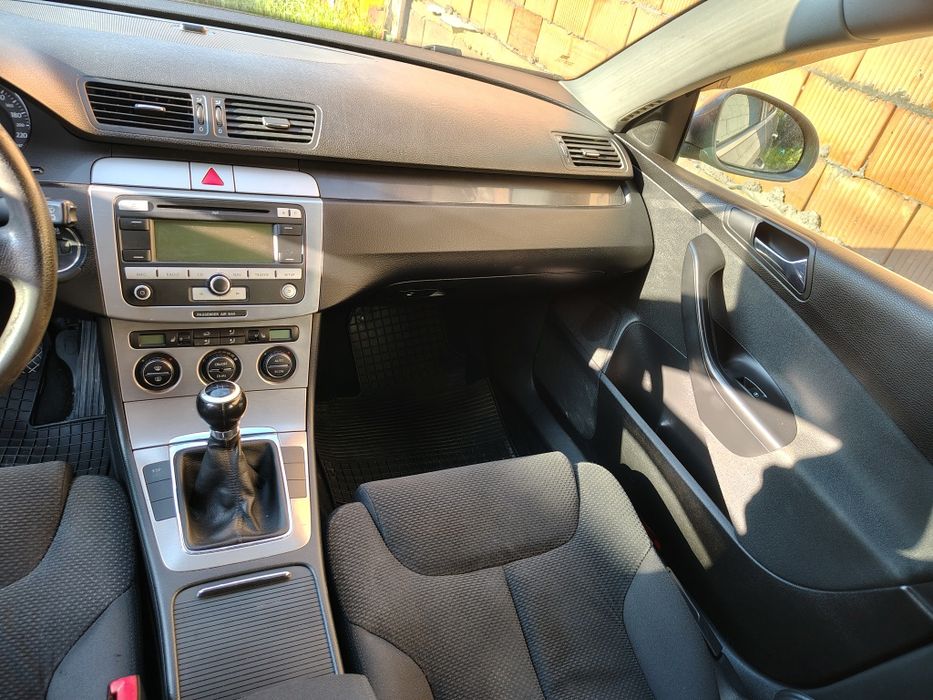 Vând Volkswagen Passat B6