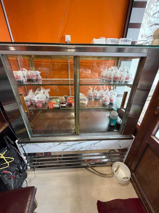 Витринный холодильник