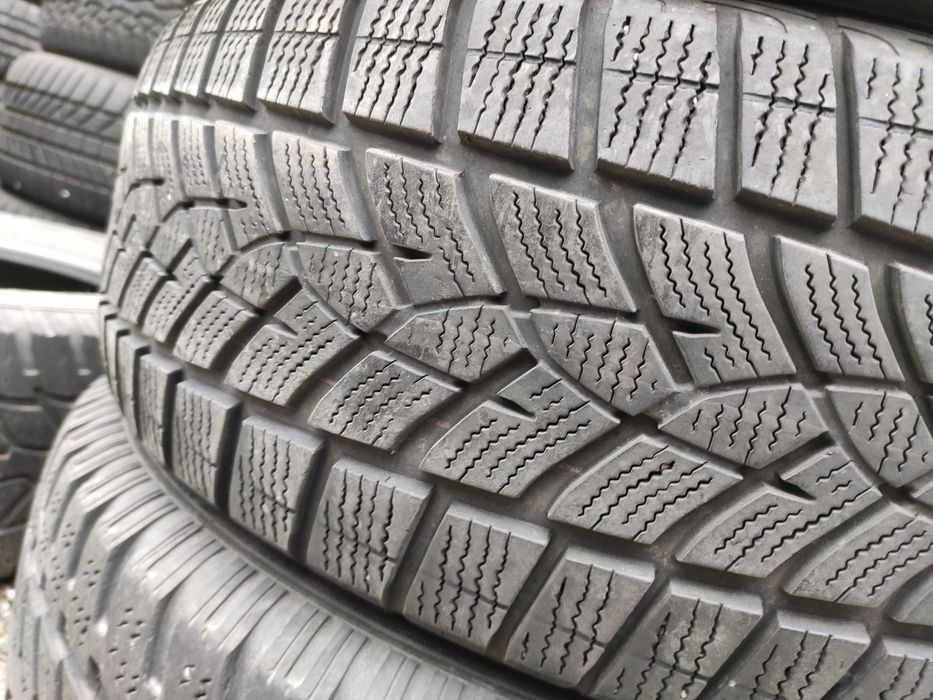 4бр Зимни гуми 215 65 17 - Goodyear