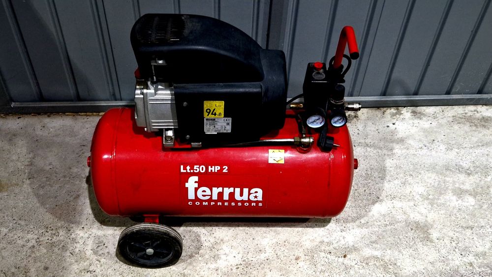Compresor aer 50L si un set de 4 anvelope