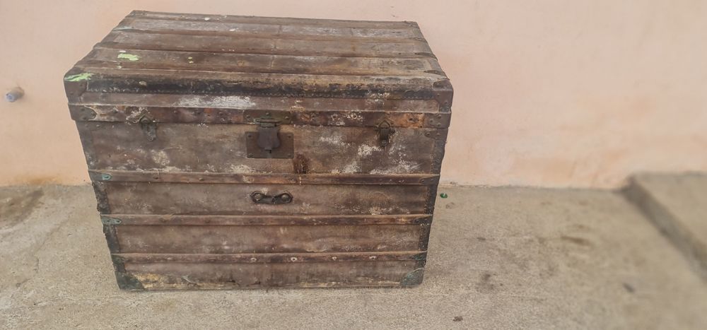 Cufăr vechi din 1880 – piesă autentică de epocă