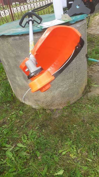 Vand Motocoasa noua profesionala pentru tăiat iarba