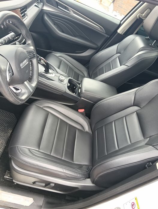 Автомобиль HAVAL F7